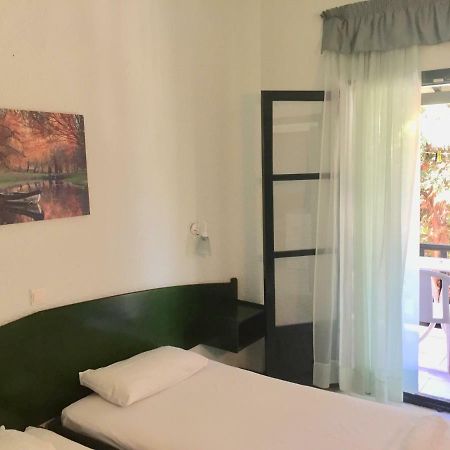 Nikos Apartments Áfitos Extérieur photo